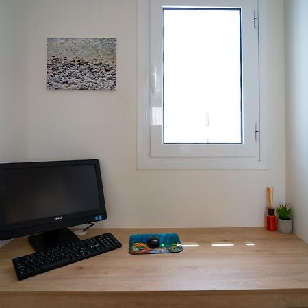 Maxblue 2 Apartment Piraeus Ngoại thất bức ảnh